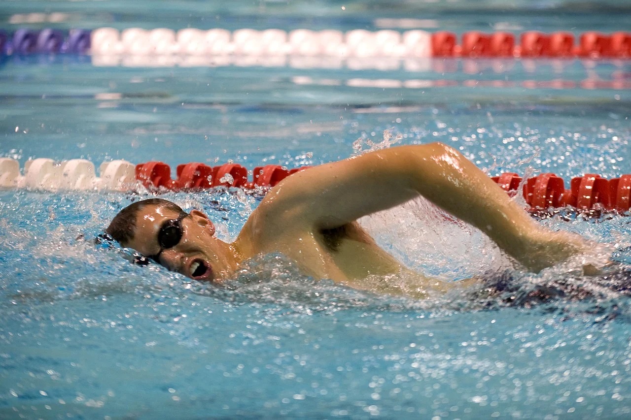 La natation, un sport complet pour se maintenir en forme