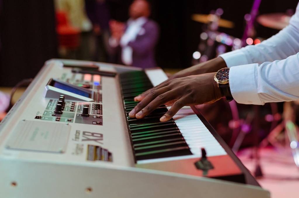 Progresser à votre rythme avec des cours de piano personnalisés à Marseille